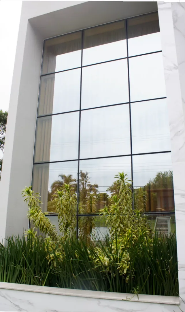 Fachada com structural glazing